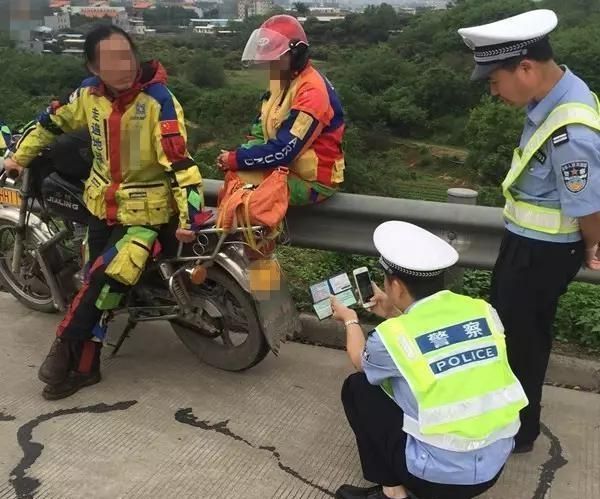 宣城男子驾摩托超速被查，掏出“地球通行证”，称“整个地球任何地方可通行”，“天下第一牛人”可获此证你怎么看图2