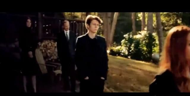 《复仇者联盟4》最后钢铁侠葬礼上有一年轻人镜头停留了五秒，这人是谁是彩蛋吗图2