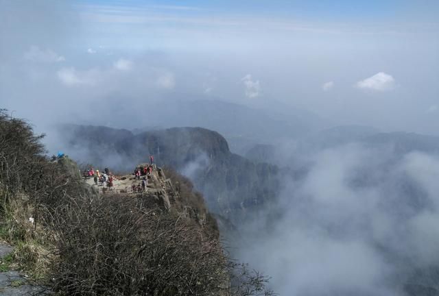 四川峨眉山怎么样(四川峨眉山伏虎寺)图7