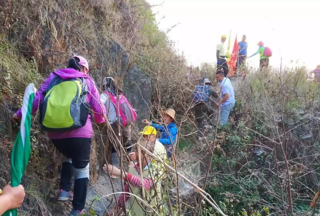 登山要准备些什么东西去比较好图2