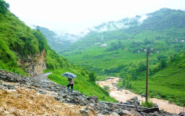 泥石流是怎么样形成的要怎样防雨顶盒图4