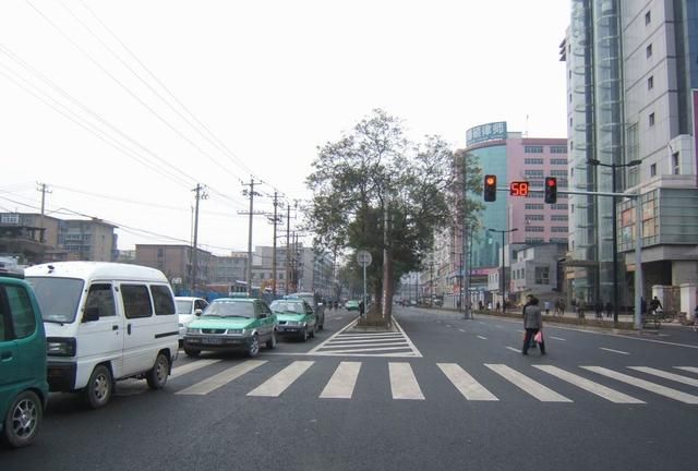 为何西安东大街繁荣不在北京,西安热闹的东大街现在怎么啦图13