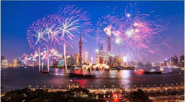 2019上海外滩烟火秀(上海外滩国庆烟火秀)图5