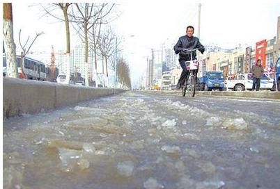 道路结冰是怎样形成的(道路结冰的发生条件以及危害)图2