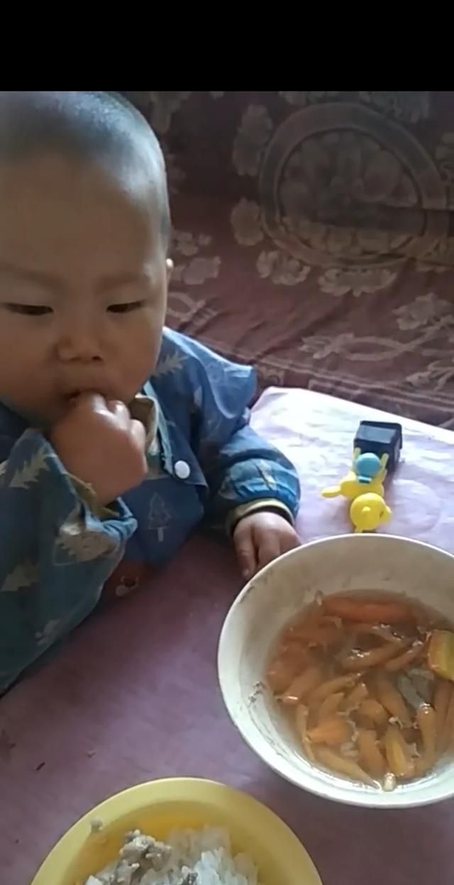 小孩子最近不吃饭怎么办是什么原因图6