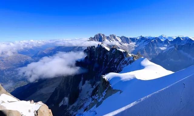 阿尔卑斯山脉的最高峰是哪里(一年级阿尔卑斯山脉的最高峰)图1