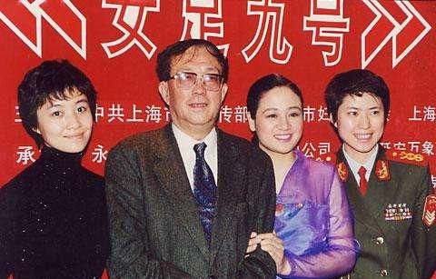 谢晋导演现在还有后代吗,谢晋导演年轻时图5